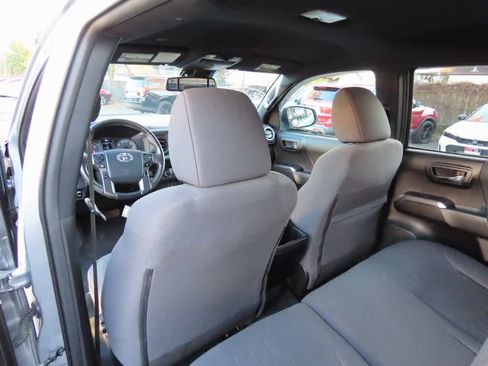 Used 2019 Toyota Tacoma TRD Sport image 16