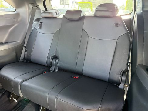 Used 2023 Toyota Sienna XSE AWD/4WD image 43