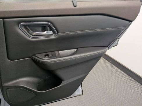 Used 2023 Nissan Rogue Platinum w/ Platinum Premium Package image 25