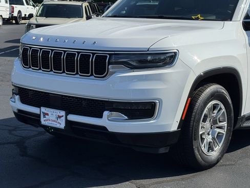 Used 2024 Jeep Wagoneer L Base image 39