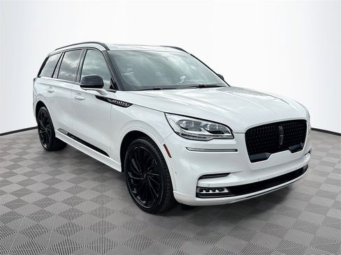 Used 2023 Lincoln Aviator Black Label w/ Jet Package image 4