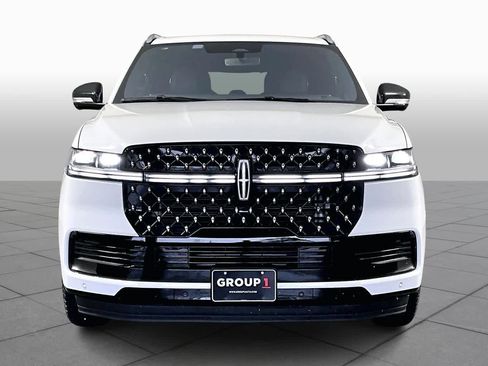 Used 2025 Lincoln Navigator Black Label image 4