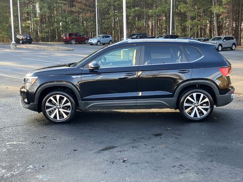 Used 2024 Volkswagen Taos SE image 7