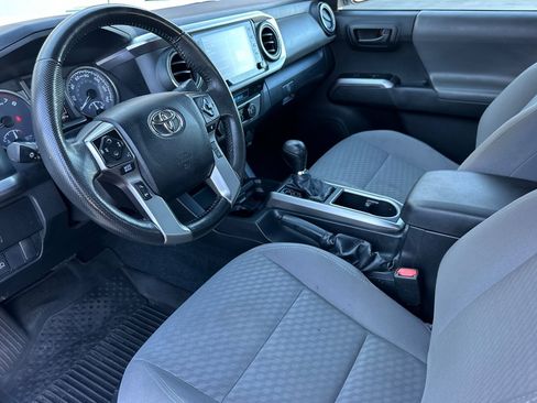 Certified 2022 Toyota Tacoma SR5 AWD/4WD image 9