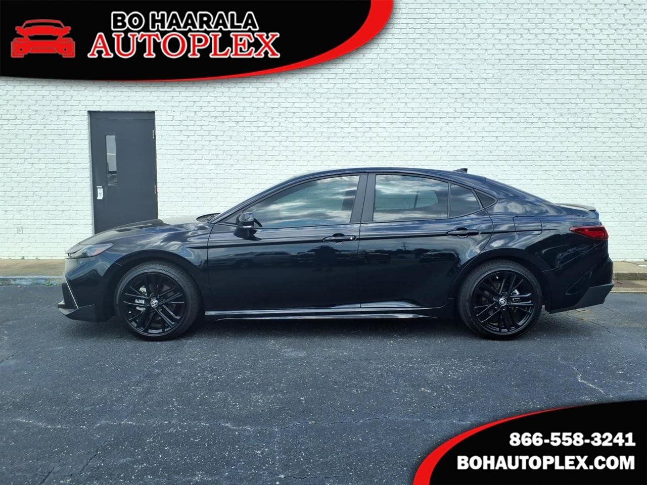 Used 2026 Toyota Camry SE w/ Convenience Package FWD image 1