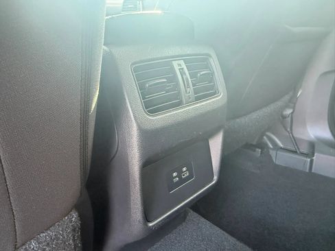 Used 2023 Nissan Rogue SV AWD/4WD image 22
