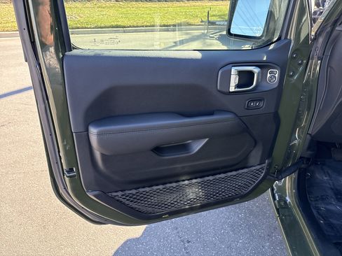 Certified 2022 Jeep Wrangler Unlimited Sahara image 15