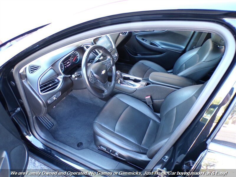 Used 2019 Chevrolet Malibu LT w/ Leather Package FWD image 14
