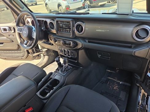 Used 2020 Jeep Wrangler Unlimited Sahara AWD/4WD image 21