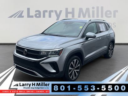 Used 2022 Volkswagen Taos SE w/ Panoramic Sunroof Package