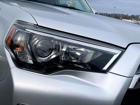 Used 2020 Toyota 4Runner 4WD image 28