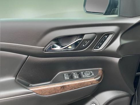 Used 2023 GMC Acadia Denali w/ Denali Technology Package AWD/4WD image 10