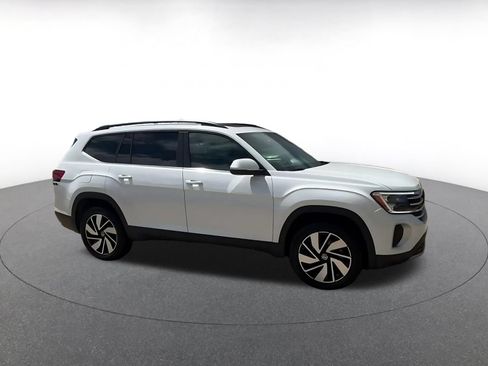 Used 2026 Volkswagen Atlas SE FWD image 2