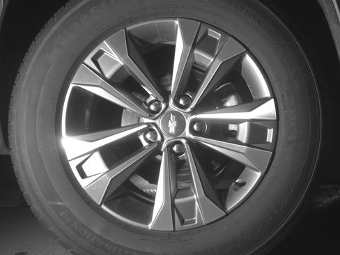Used 2025 Chevrolet Equinox LT FWD image 14