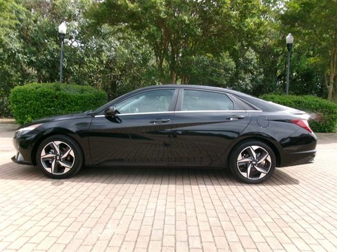 Used 2022 Hyundai Elantra Limited image 8