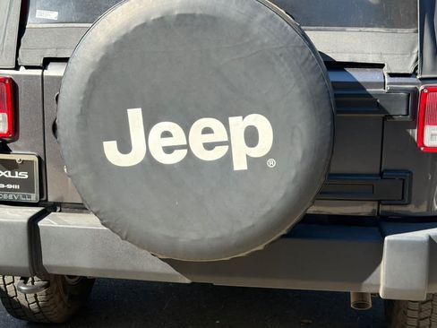 Used 2018 Jeep Wrangler Sport AWD/4WD image 15