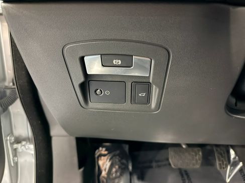 Used 2019 Land Rover Range Rover Velar S AWD/4WD image 34