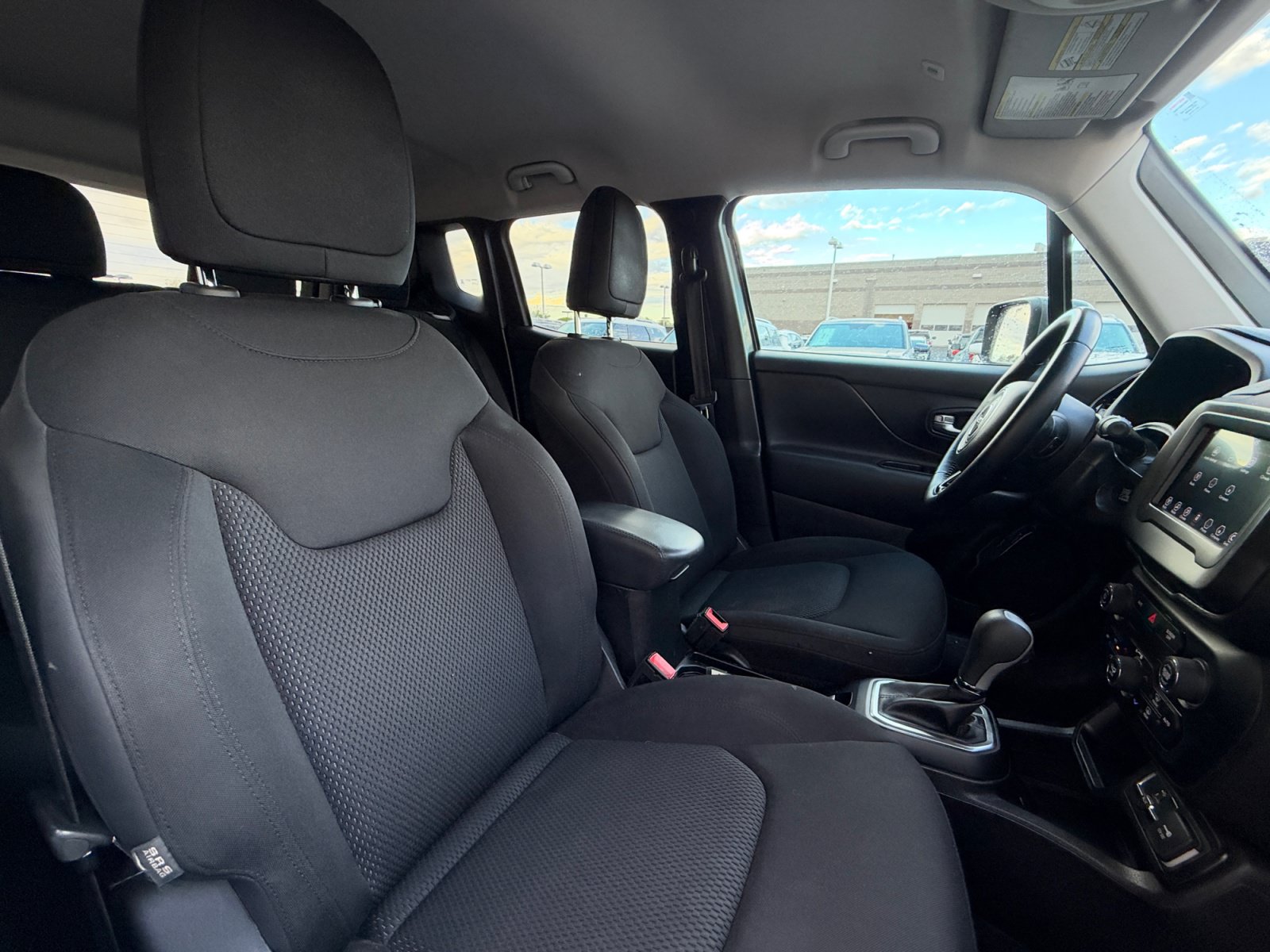 Used 2020 Jeep Renegade Altitude FWD image 19