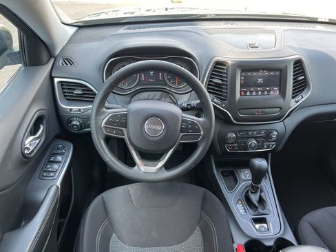 Used 2019 Jeep Cherokee Latitude w/ Popular Appearance Group image 19