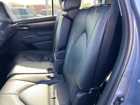 Used 2021 Toyota Highlander Limited image 8