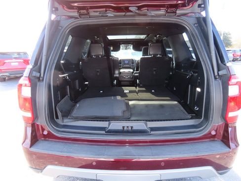 Used 2021 Ford Expedition XLT image 14