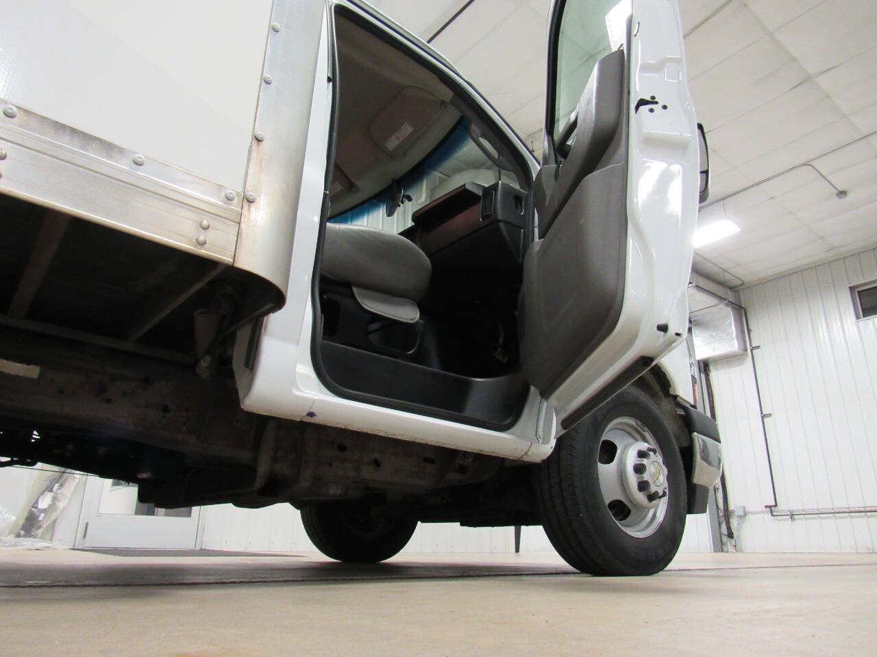 Used 2020 Chevrolet Express 3500 w/ Power Convenience Package RWD image 30