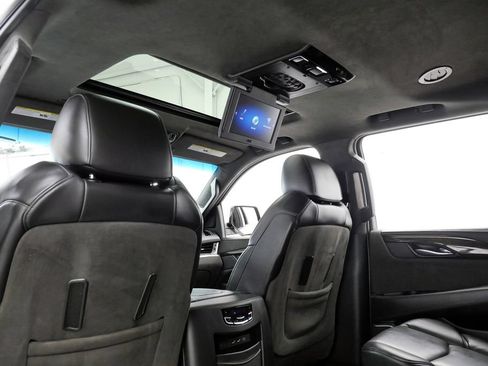 Used 2020 Cadillac Escalade Platinum AWD/4WD image 22