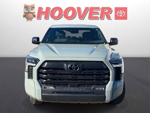 Used 2025 Toyota Tundra SR5 w/ SR5 Convenience Package AWD/4WD image 8
