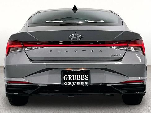 Used 2023 Hyundai Elantra Limited FWD image 5