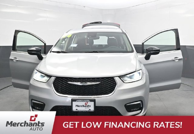 Used 2024 Chrysler Pacifica Limited FWD image 32