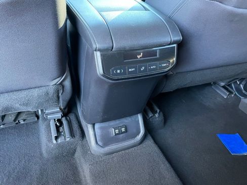 Used 2021 Toyota Highlander LE image 8