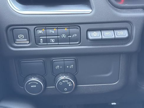 Used 2022 Chevrolet Suburban High Country RWD image 23