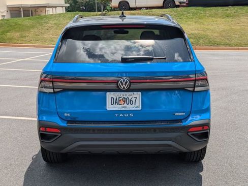 Used 2025 Volkswagen Taos SE FWD image 5
