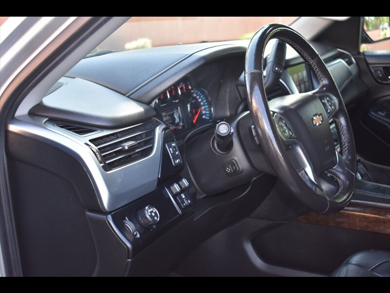 Used 2018 Chevrolet Tahoe LT w/ Luxury Package RWD image 14