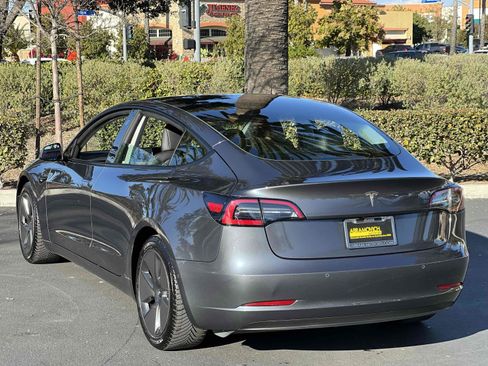 Used 2021 Tesla Model 3 Standard Range Plus image 18