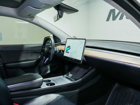Used 2021 Tesla Model Y Long Range AWD/4WD image 22