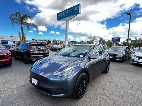 Used 2023 Tesla Model Y Long Range AWD/4WD image 2