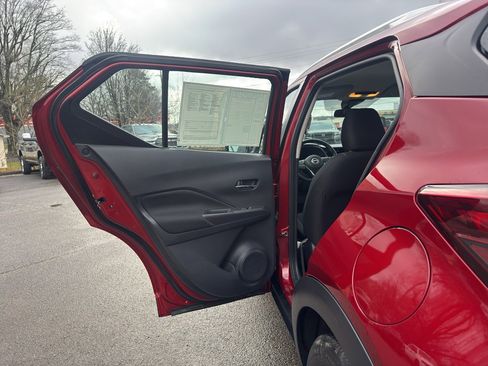 Used 2022 Nissan Kicks SV image 18