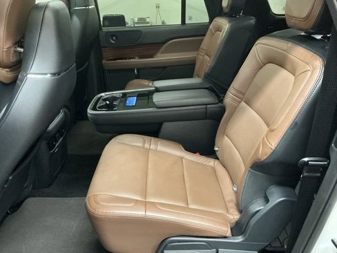 Used 2024 Lincoln Navigator L Reserve image 11