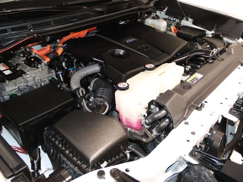Used 2024 Toyota Tundra Capstone AWD/4WD image 85