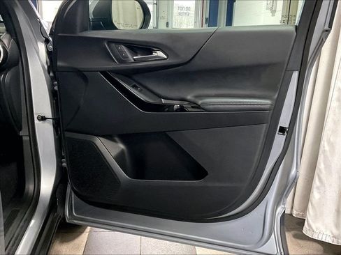 Used 2025 Chevrolet Equinox LT AWD/4WD image 12