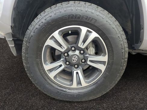 Used 2019 Toyota Tacoma TRD Sport image 14