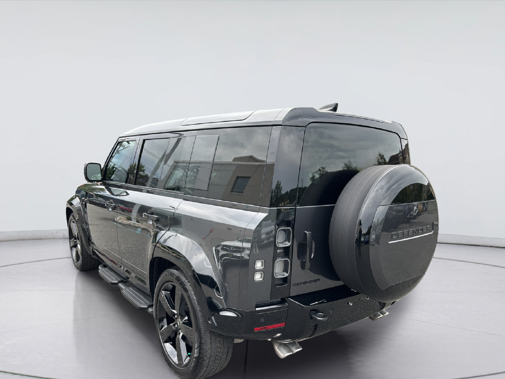 Used 2025 Land Rover Defender 110 V8 AWD/4WD image 13