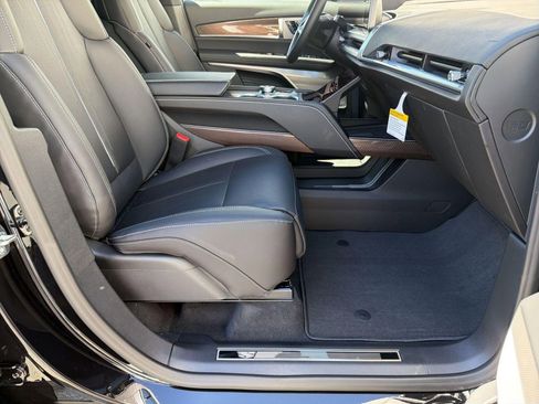 New 2026 Cadillac Vistiq Luxury AWD/4WD image 30