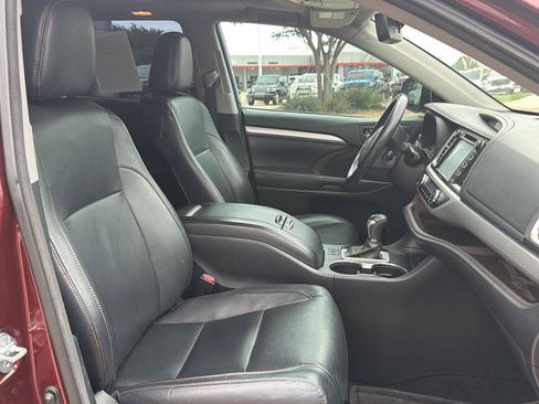 Used 2017 Toyota Highlander XLE FWD image 14