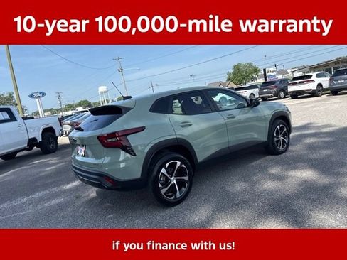 Used 2024 Chevrolet Trax RS w/ Sunroof Package FWD image 21