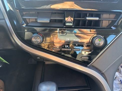 Used 2021 Toyota Camry SE image 24