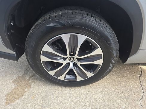 Used 2022 Toyota Highlander XLE image 29