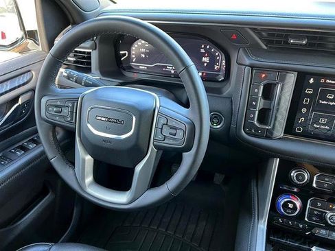 Used 2023 GMC Yukon XL Denali image 25