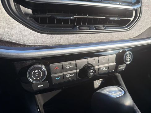 Used 2022 Jeep Compass Latitude image 33